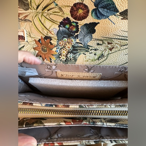 NWOT Betsey Johnson Crossbody Bag - Picture 5 of 11